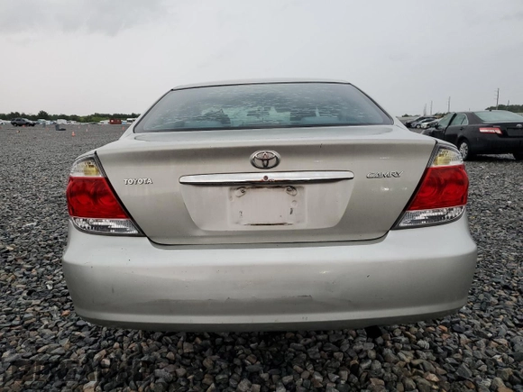 2005 Toyota Camry STD z VIN 4T1BE32K85U386267, wystawiony jako Copart lot #59219615 z przebiegiem 171 844 mil mil oraz Szkoda całkowita • Salvage title. Historia ofert i sprzedaży dostępna na DreamBid. Obrazek 6.