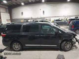 2018 Toyota Sienna XLE Auto Access Seat with VIN 5TDYZ3DC1JS960019, listed as a IAAI auction lot 41491992 with 128,021 mi miles. Bid and sale history available at carsss.com. Image 13.