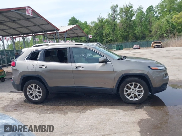 2016 Jeep Cherokee Latitude with VIN 1C4PJMCS6GW242153, listed as a IAAI auction lot 42107782 with 90,562 mi miles and . Bid and sale history available at carsss.com. Image 14.