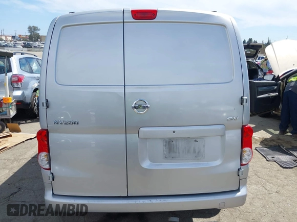 2015 Nissan NV200 SV with VIN 3N6CM0KN2FK720750, listed as a IAAI auction lot 42014352 with 206,616 mi miles. Bid and sale history available at carsss.com. Image 16.