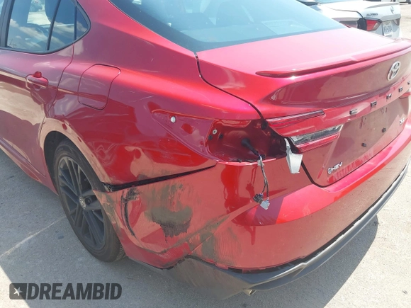 2025 Toyota Camry LE z VIN 4T1DAACK9SU100106, wystawiony jako IAAI lot #42390449 z przebiegiem 8 343 mil mil oraz . Historia ofert i sprzedaży dostępna na DreamBid. Obrazek 6.