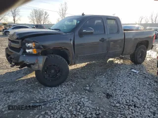 2010 Chevrolet Silverado 1500 LT with VIN 1GCSKSE33AZ227309, listed as a Copart auction lot 44761545 with 180,923 mi miles and Clean Title. Bid and sale history available at DreamBid. Image 1.