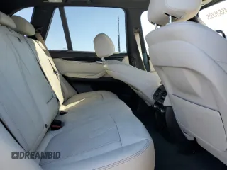 2017 BMW X5 xDrive35i z VIN 5UXKR0C58H0V68965, wystawiony jako Copart lot #45526395 z przebiegiem 91 829 mil mil oraz Szkoda całkowita • Salvage title. Historia ofert i sprzedaży dostępna na DreamBid. Obrazek 11.