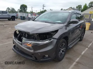 2016 Toyota Highlander XLE z VIN 5TDKKRFH7GS176099, wystawiony jako IAAI lot #42351219 z przebiegiem 104 986 mil mil oraz . Historia ofert i sprzedaży dostępna na DreamBid. Obrazek 2.
