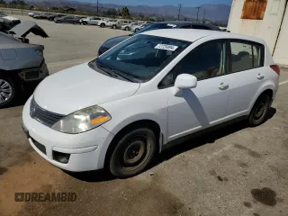 2007 Nissan Versa 1.8 S with VIN 3N1BC13E57L439319, listed as a Copart auction lot 72720894 with 103,738 mi miles and Salvage Title. Bid and sale history available at carsss.com. Image 1.