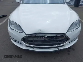 2016 Tesla Model S 90D with VIN 5YJSA1E21GF121962, listed as a IAAI auction lot 42130291 with 114,670 mi miles and . Bid and sale history available at DreamBid. Image 6.