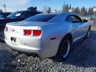 2011 Chevrolet Camaro 2LS z VIN 2G1FA1ED4B9117977, wystawiony jako IAAI lot #41570141 z przebiegiem 159 269 mil mil oraz . Historia ofert i sprzedaży dostępna na DreamBid. Obrazek 4.