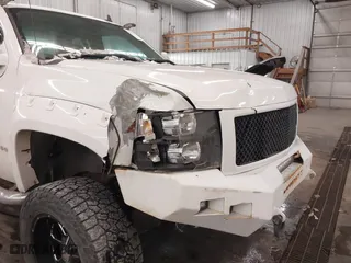 2009 Chevrolet Silverado 1500 LT with VIN 1GCEK29079Z200459, listed as a IAAI auction lot 41606705 with 313,817 mi miles. Bid and sale history available at carsss.com. Image 6.