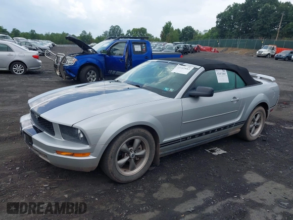 2005 Ford Mustang Deluxe z VIN 1ZVFT84N755215467, wystawiony jako IAAI lot #42452885 z przebiegiem 126 366 mil mil oraz . Historia ofert i sprzedaży dostępna na DreamBid. Obrazek 2.