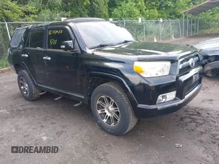 2011 Toyota 4Runner Trail z VIN JTEBU5JR4B5051347, wystawiony jako IAAI lot #42358088 z przebiegiem 106 684 mil mil oraz . Historia ofert i sprzedaży dostępna na DreamBid. Obrazek 1.