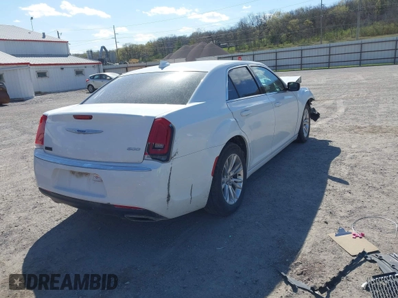 2018 Chrysler 300 Touring L z VIN 2C3CCAAG8JH338608, wystawiony jako IAAI lot #42045663 z przebiegiem 220 813 mil mil oraz . Historia ofert i sprzedaży dostępna na DreamBid. Obrazek 4.