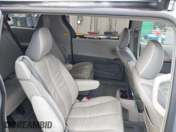2012 Toyota Sienna XLE AAS z VIN 5TDYK3DC1CS192310, wystawiony jako IAAI lot #41379303 z przebiegiem 119 524 mil mil oraz . Historia ofert i sprzedaży dostępna na DreamBid. Obrazek 8.