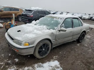 1993 Honda Accord z VIN 1HGCB7658PA174195, wystawiony jako Copart lot #79963544 z przebiegiem 157 911 mil mil oraz Czysty tytuł • Clean title. Historia ofert i sprzedaży dostępna na DreamBid. Obrazek 1.