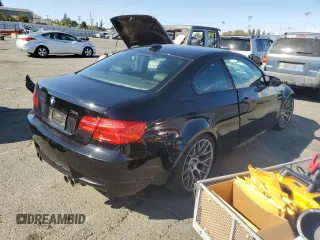 2012 BMW M3 z VIN WBSKG9C5XCE798197, wystawiony jako Copart lot #67197024 z przebiegiem Nie podano mil oraz Szkody całkowita. Historia ofert i sprzedaży dostępna na DreamBid. Obrazek 3.