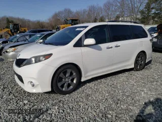 2014 Toyota Sienna SE with VIN 5TDXK3DCXES498422, listed as a Copart auction lot 51060775 with 131,541 mi miles and Clean Title. Bid and sale history available at DreamBid. Image 1.