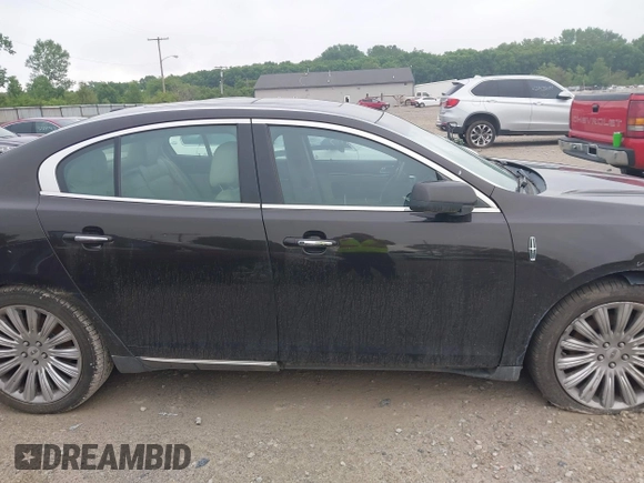 2013 Lincoln MKS z VIN 1LNHL9EK0DG600129, wystawiony jako IAAI lot #42314913 z przebiegiem 119 674 mil mil oraz . Historia ofert i sprzedaży dostępna na DreamBid. Obrazek 14.