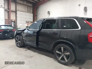 2017 Volvo XC90 R-Design z VIN YV4102KM6H1156529, wystawiony jako IAAI lot #42436519 z przebiegiem 100 081 mil mil oraz . Historia ofert i sprzedaży dostępna na DreamBid. Obrazek 17.