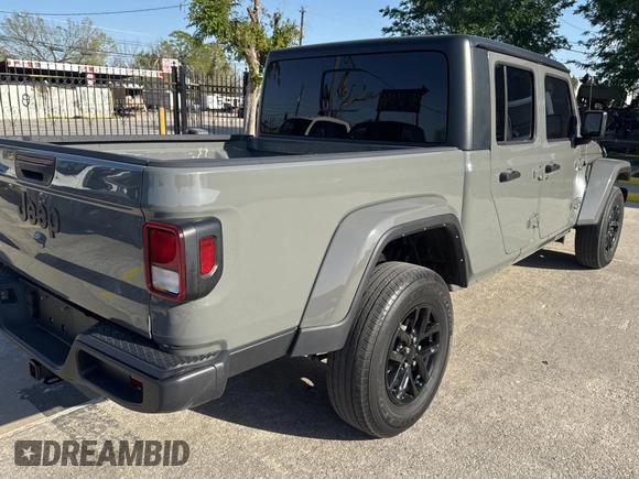2022 Jeep Gladiator Willys z VIN 1C6HJTAG9NL160131, wystawiony jako Copart lot #50428855 z przebiegiem 56 970 mil mil oraz Czysty tytuł • Clean title. Historia ofert i sprzedaży dostępna na DreamBid. Obrazek 4.