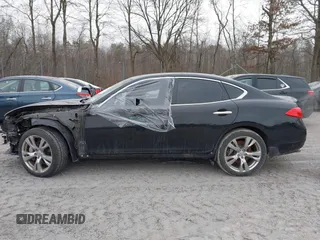 2013 Infiniti M z VIN JN1BY1AR9DM600490, wystawiony jako IAAI lot #41248655 z przebiegiem 125 167 mil mil oraz . Historia ofert i sprzedaży dostępna na DreamBid. Obrazek 14.