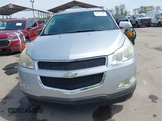 2012 Chevrolet Traverse 1LT z VIN 1GNKVGED0CJ156706, wystawiony jako IAAI lot #42059502 z przebiegiem 138 935 mil mil oraz . Historia ofert i sprzedaży dostępna na DreamBid. Obrazek 12.