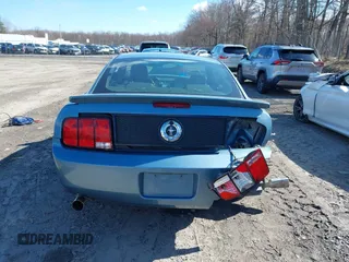 2008 Ford Mustang Deluxe with VIN 1ZVHT80NX85135471, listed as a IAAI auction lot 41985289 with 148,952 mi miles. Bid and sale history available at carsss.com. Image 17.