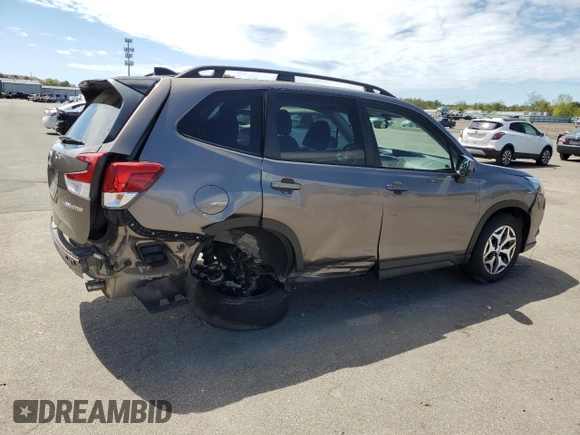 2024 Subaru Forester Premium z VIN JF2SKACC6RH463419, wystawiony jako Copart lot #55591345 z przebiegiem 4 930 mil mil oraz Szkoda całkowita • Salvage title. Historia ofert i sprzedaży dostępna na DreamBid. Obrazek 3.