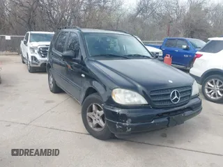 2001 Mercedes-Benz M-Class with VIN 4JGAB54E01A286893, listed as a IAAI auction lot 41799772 with 124,911 mi miles. Bid and sale history available at carsss.com. Image 1.