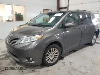 2013 Toyota Sienna XLE AAS with VIN 5TDYK3DC5DS355798, listed as a IAAI auction lot 41884055 with 135,032 mi miles. Bid and sale history available at carsss.com. Image 17.