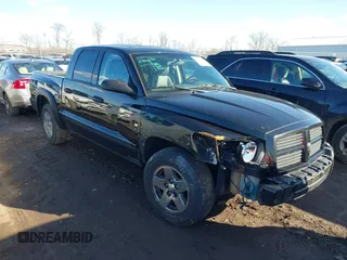 2006 Dodge Dakota SLT with VIN 1D7HW48K66S632826, listed as a IAAI auction lot 41635407 with 208,046 mi miles. Bid and sale history available at carsss.com. Image 1.