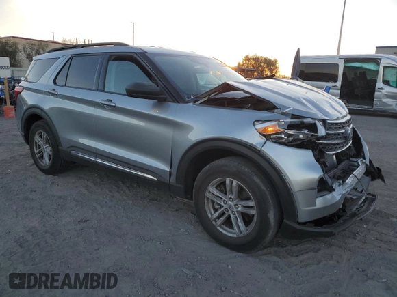 2024 Ford Explorer XLT with VIN 1FMSK7DH9RGA41481, listed as a Copart auction lot 43272945 with 12,559 mi miles and Salvage Title. Bid and sale history available at carsss.com. Image 4.