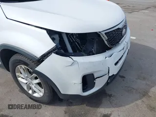 2014 Kia Sorento LX with VIN 5XYKTCA63EG545549, listed as a IAAI auction lot 41841324 with 173,813 mi miles and . Bid and sale history available at carsss.com. Image 6.
