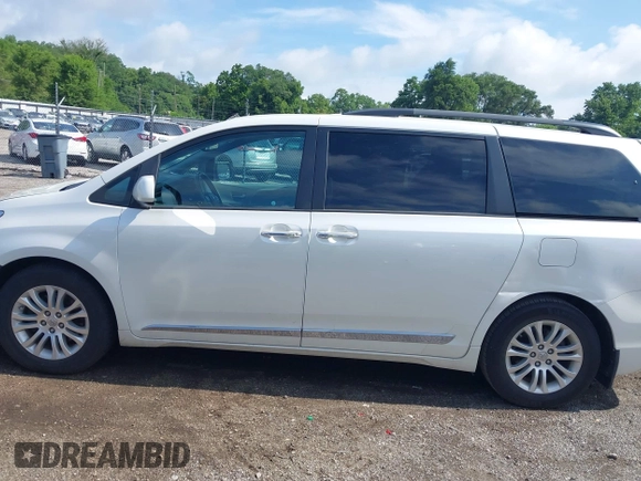 2016 Toyota Sienna XLE with VIN 5TDYK3DC4GS748888, listed as a IAAI auction lot 42605968 with 164,811 mi miles and . Bid and sale history available at DreamBid. Image 14.