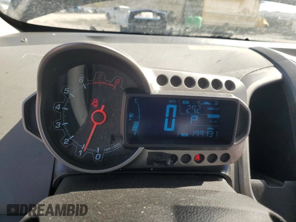 2016 Chevrolet Sonic LT z VIN 1G1JC5SH6G4126869, wystawiony jako Copart lot #49103155 z przebiegiem 199 131 mil mil oraz Szkoda całkowita • Salvage title. Historia ofert i sprzedaży dostępna na DreamBid. Obrazek 9.