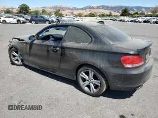 2009 BMW 1 Series 128i z VIN WBAUP73579VF06955, wystawiony jako Copart lot #68562684 z przebiegiem Nie podano mil oraz Szkoda całkowita • Salvage title. Historia ofert i sprzedaży dostępna na DreamBid. Obrazek 2.