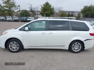 2017 Toyota Sienna XLE Auto Access Seat with VIN 5TDYZ3DC2HS796659, listed as a IAAI auction lot 41770444 with 129,628 mi miles. Bid and sale history available at carsss.com. Image 14.