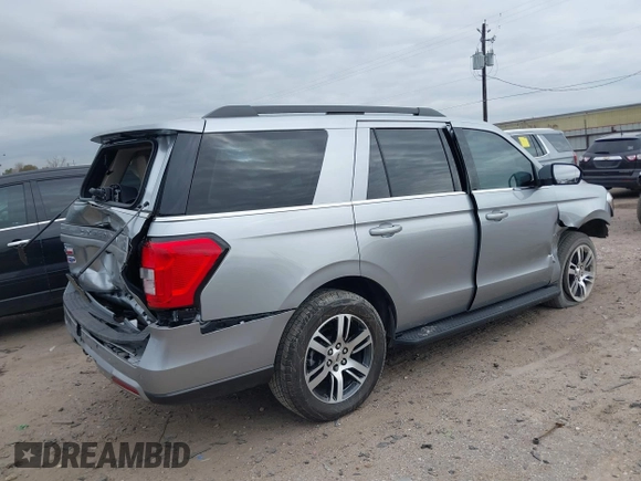 2024 Ford Expedition XLT with VIN 1FMJU1H86REA23139, listed as a IAAI auction lot 41429165 with 14,540 mi miles. Bid and sale history available at carsss.com. Image 4.