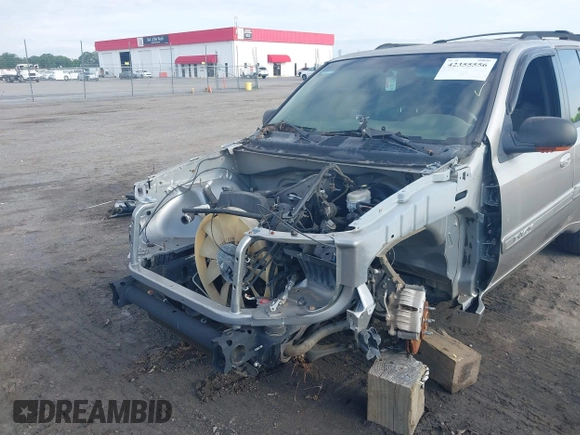 2002 GMC Envoy SLE z VIN 1GKDS13S122357410, wystawiony jako IAAI lot #42355556 z przebiegiem Nie podano mil oraz . Historia ofert i sprzedaży dostępna na DreamBid. Obrazek 6.