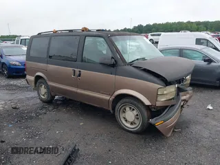 1999 GMC Safari with VIN 1GKDM19WXXB523158, listed as a IAAI auction lot 37840214 with Not Provided miles. Bid and sale history available at carsss.com. Image 1.