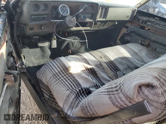 1974 Chevrolet Monte Carlo z VIN 1H57L4Z474911, wystawiony jako Copart lot #42961555 z przebiegiem 76 687 mil mil oraz Szkody całkowita. Historia ofert i sprzedaży dostępna na DreamBid. Obrazek 8.