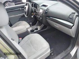 2013 Kia Sorento LX with VIN 5XYKTCA62DG313524, listed as a IAAI auction lot 41624883 with 70,777 mi miles. Bid and sale history available at carsss.com. Image 5.