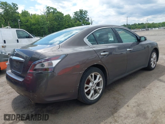 2013 Nissan Maxima S z VIN 1N4AA5AP3DC809223, wystawiony jako IAAI lot #42329297 z przebiegiem 141 008 mil mil oraz . Historia ofert i sprzedaży dostępna na DreamBid. Obrazek 4.