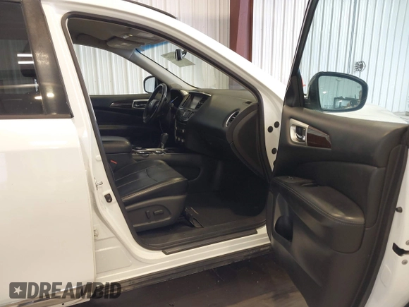 2014 Nissan Pathfinder SV with VIN 5N1AR2MM7EC687692, listed as a IAAI auction lot 42118491 with 175,209 mi miles. Bid and sale history available at carsss.com. Image 5.