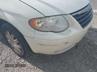 2007 Chrysler Town & Country LWB Touring with VIN 2A4GP54L67R151544, listed as a IAAI auction lot 42027456 with Not Provided miles. Bid and sale history available at carsss.com. Image 13.