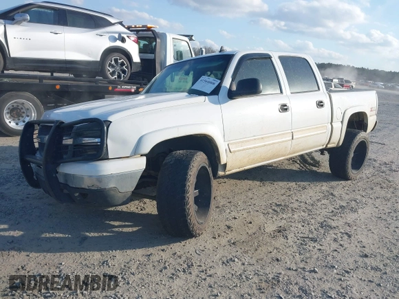 2006 Chevrolet Silverado 1500 LT1 with VIN 2GCEK13T861144372, listed as a IAAI auction lot 41564008 with 295,445 mi miles. Bid and sale history available at carsss.com. Image 18.