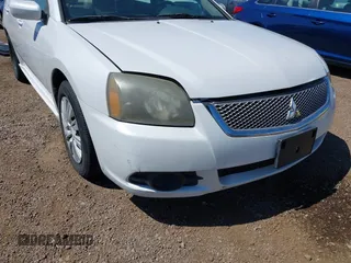 2010 Mitsubishi Galant ES z VIN 4A32B3FF7AE004192, wystawiony jako IAAI lot #42235309 z przebiegiem 101 188 mil mil oraz . Historia ofert i sprzedaży dostępna na DreamBid. Obrazek 6.