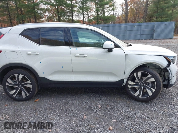 2024 Volvo XC40 Plus Bright Theme with VIN YV4L12UE2R2356332, listed as a IAAI auction lot 40734339 with 5,863 mi miles. Bid and sale history available at carsss.com. Image 14.