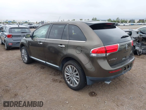 2011 Lincoln MKX z VIN 2LMDJ8JK2BBJ23510, wystawiony jako IAAI lot #42425759 z przebiegiem 138 844 mil mil oraz . Historia ofert i sprzedaży dostępna na DreamBid. Obrazek 3.