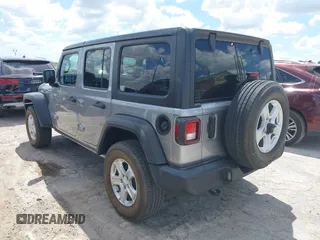 2021 Jeep Wrangler Unlimited Freedom z VIN 1C4HJXDN2MW544730, wystawiony jako IAAI lot #42624402 z przebiegiem 60 993 mil mil oraz . Historia ofert i sprzedaży dostępna na DreamBid. Obrazek 3.