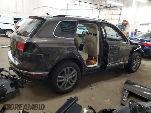 2016 Volkswagen Touareg Sport z VIN WVGEP9BPXGD006774, wystawiony jako Copart lot #56045495 z przebiegiem 85 695 mil mil oraz Szkoda całkowita • Salvage title. Historia ofert i sprzedaży dostępna na DreamBid. Obrazek 3.