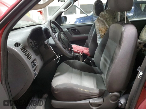 2004 Ford Escape XLS Value with VIN 1FMYU02B44KA62755, listed as a Copart auction lot 81717154 with 127,158 mi miles and Clean Title. Bid and sale history available at DreamBid. Image 7.